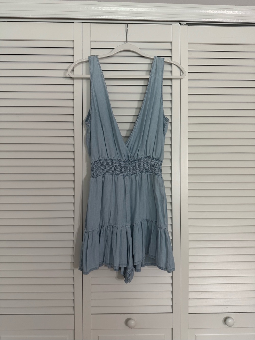 Love Tree Light Blue Sleeveless V-Neck Tencel Romper Ruffle Hem Smocked Waist S